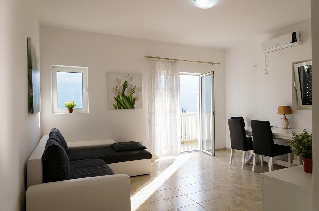 Apartment Begonia Of Kumbor تْشيرسيك نوفي المظهر الخارجي الصورة