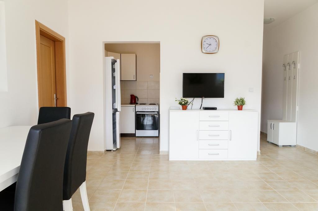 Apartment Begonia Of Kumbor تْشيرسيك نوفي المظهر الخارجي الصورة